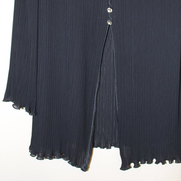 Pleated tunic with crystal buttons - Picture 4 of 4